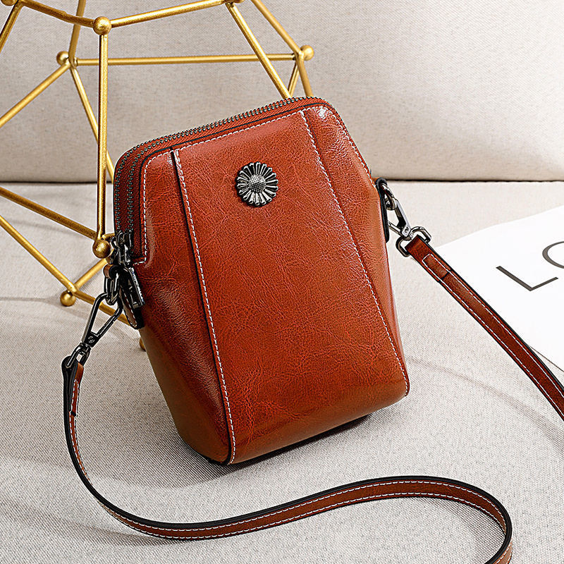 š„ć4 bojećMala ženska retro torba preko tijela