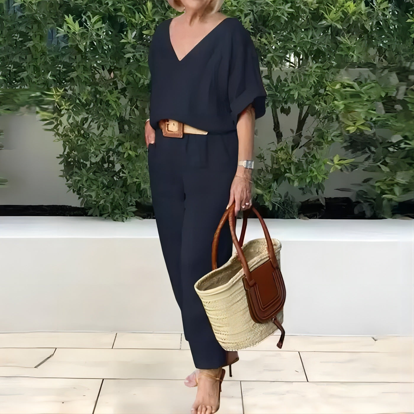Elegantni ženski set od lana i pamuka: široka bluza s V-izrezom i duge hlače, mekan, prozračan i hladan materijal