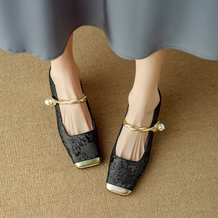 🔥Promoție limitată în timp💥【35-39】✨Pantofi retro la modă cu broderie florală, model nou 2025👡
