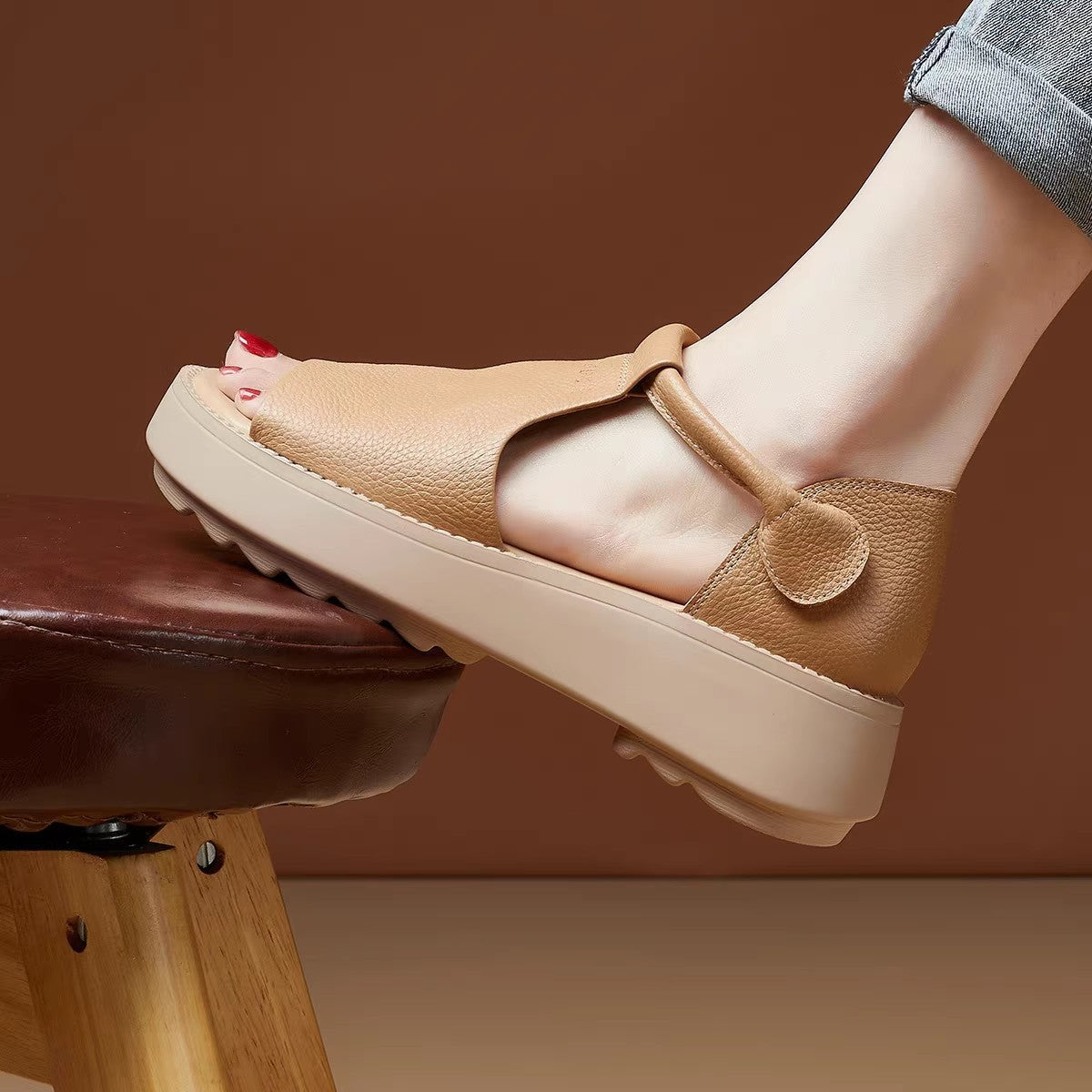 🔥👡【35-40】Rimske sandale od prave kože s uskim uzorkom, debeli potplat, retro stil, novi stil za ljeto 2025.