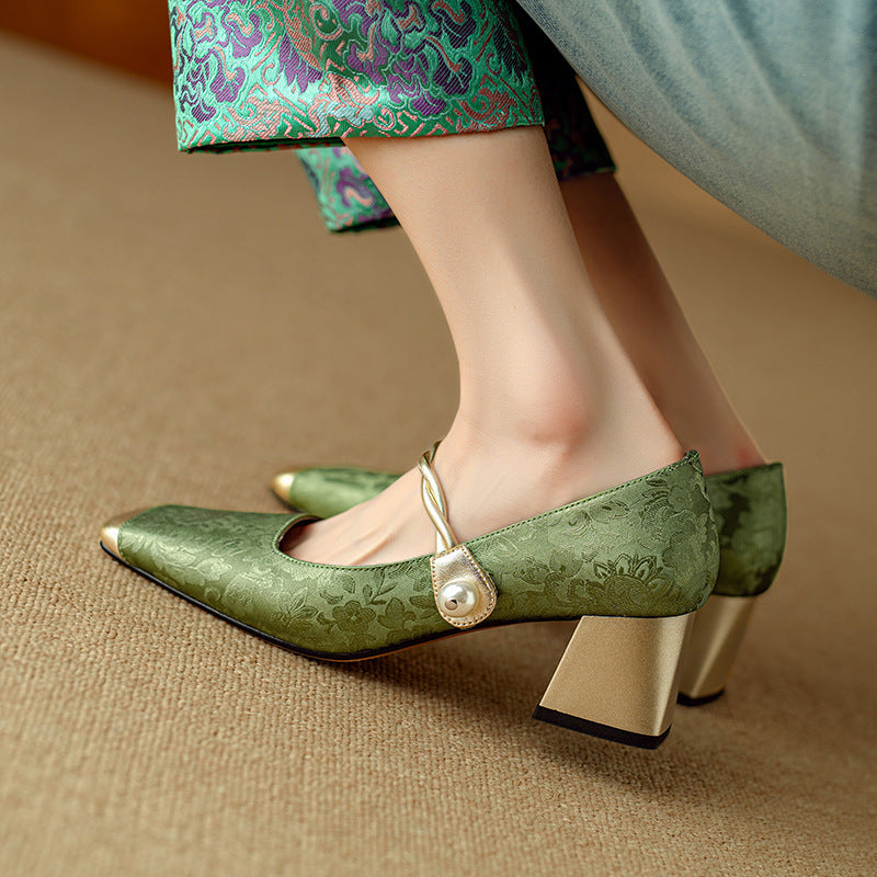 🔥Promoție limitată în timp💥【35-39】✨Pantofi retro la modă cu broderie florală, model nou 2025👡