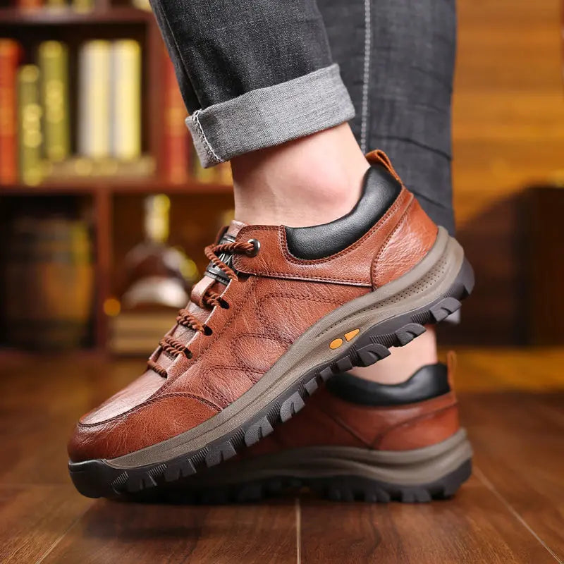 nuevos zapatos de cuero auténtico para hombre con estilo invernal; excepcionalmente cómodos.