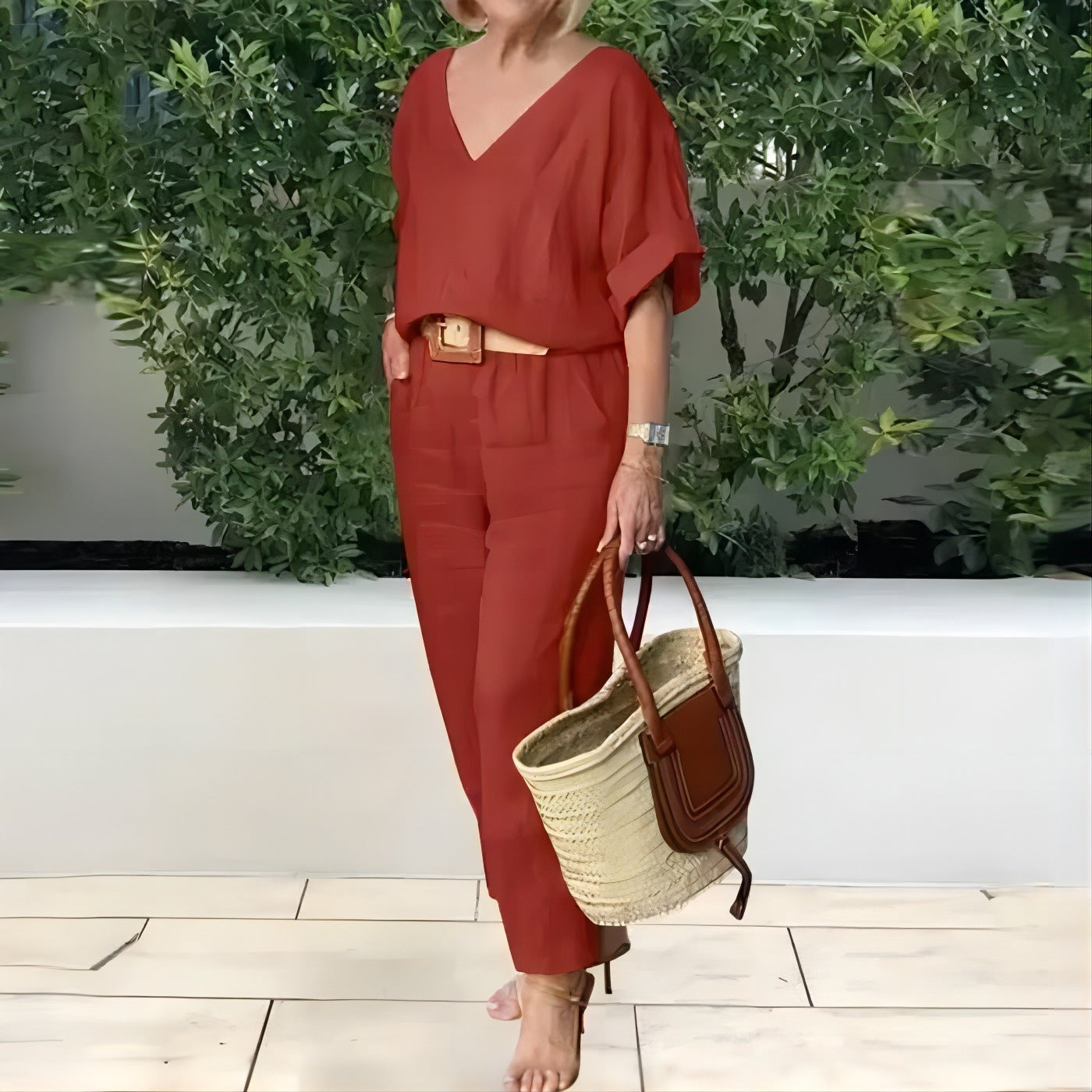 Elegantni ženski set od lana i pamuka: široka bluza s V-izrezom i duge hlače, mekan, prozračan i hladan materijal