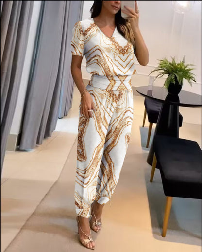 🥰【Top+Pantaloni】 Costum casual de dama din doua piese cu modelSet din două piese de pantaloni cu mânecă scurtă cu decolteu în V imprimați pentru femei