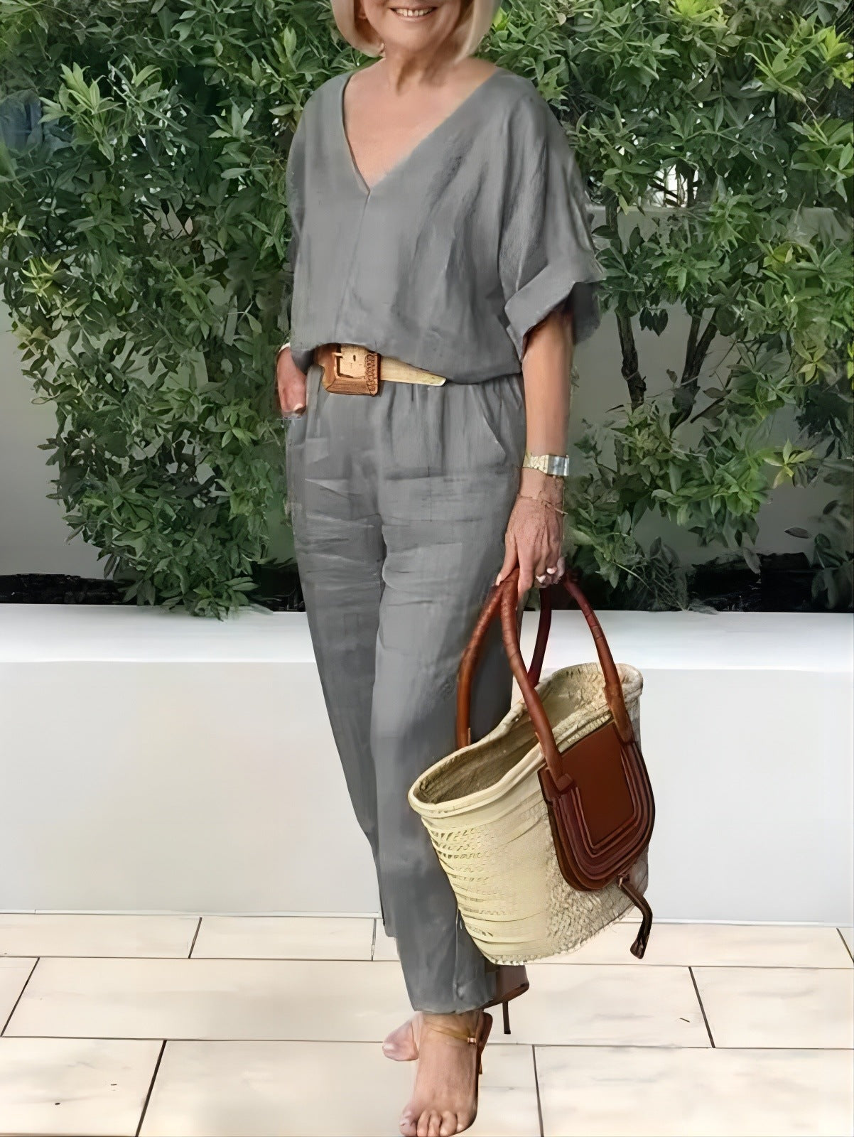 Elegantni ženski set od lana i pamuka: široka bluza s V-izrezom i duge hlače, mekan, prozračan i hladan materijal
