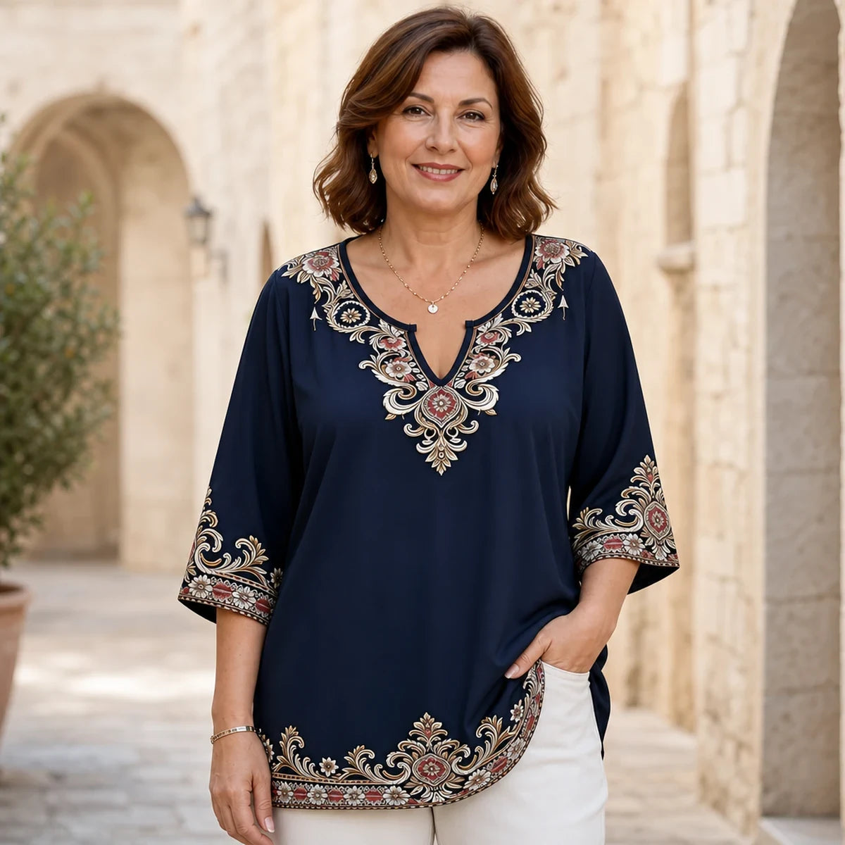 Bluza kratkih rukava s V-izrezom i retro vezom, veće veličine