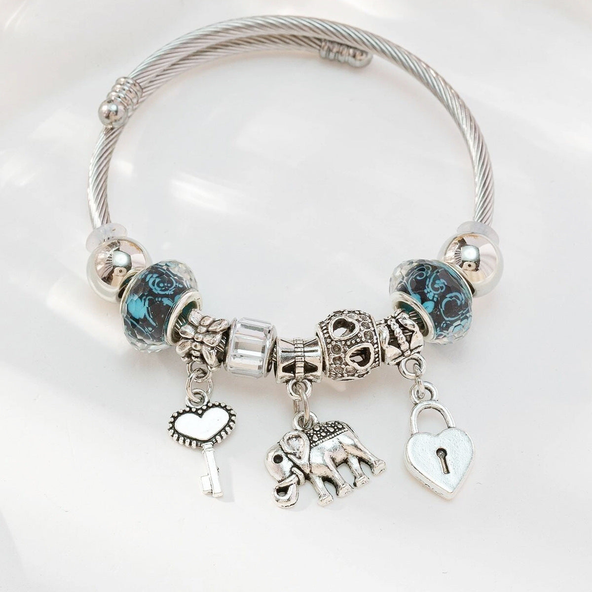 🔥【Vroča razprodaja】💖✨Nova ženska zapestnica iz srebra 925 iz leta 2025, nežna, prinaša srečo, ne zbledi in ne rjavi.