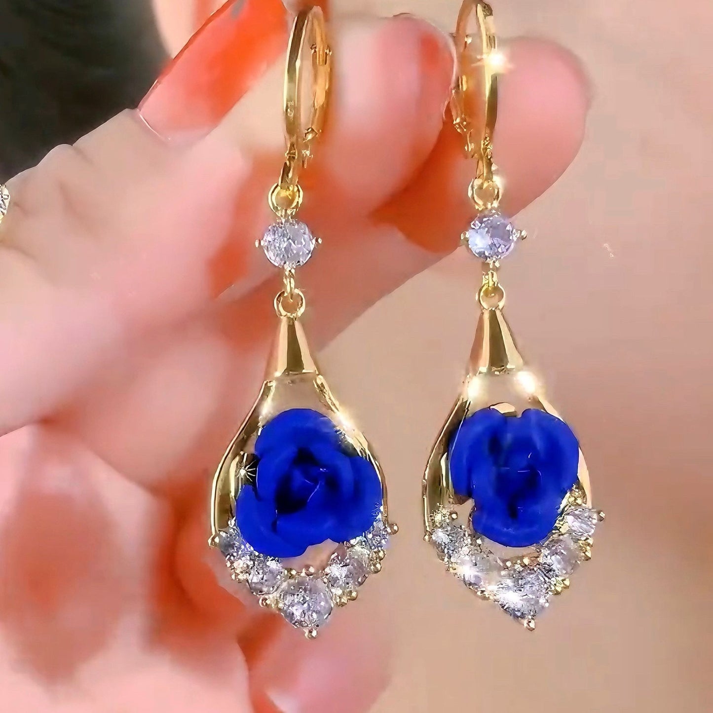 🌹✨【Kup 1 parę, a drugą dostaniesz gratis】Luksusowe, eleganckie kolczyki z różami wysadzane diamentami