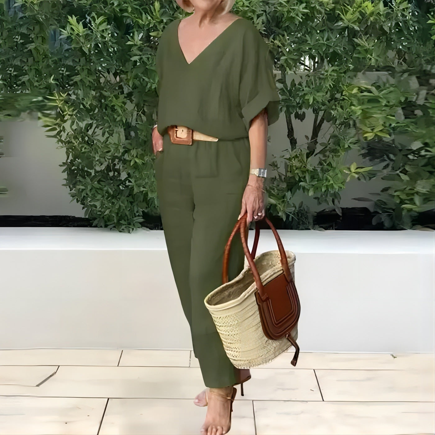 Elegantni ženski set od lana i pamuka: široka bluza s V-izrezom i duge hlače, mekan, prozračan i hladan materijal
