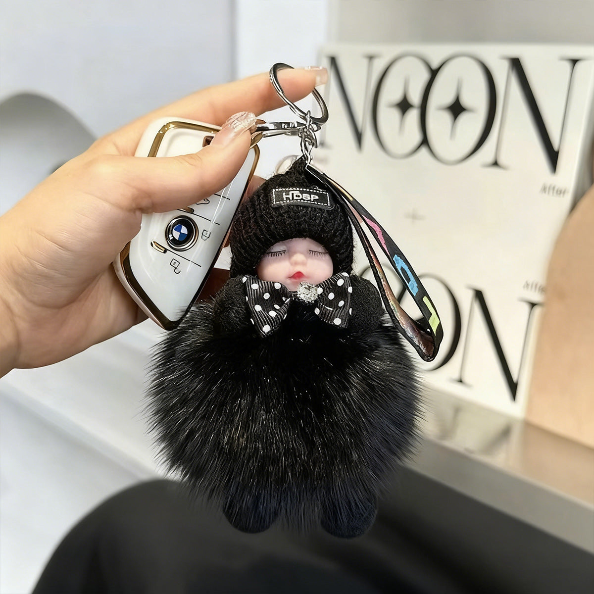 😴🧸🚗Kupite 1, dobijte 1 gratis🔥Privjesak za auto u obliku lutke koja spava, privjesak za ključeve s motivom plišane igračke