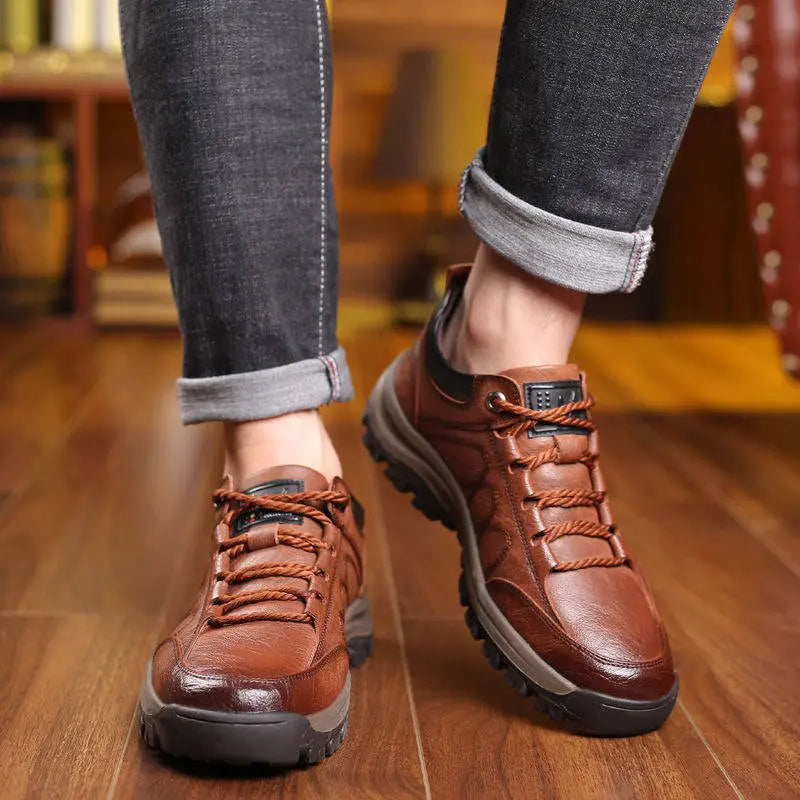 nuevos zapatos de cuero auténtico para hombre con estilo invernal; excepcionalmente cómodos.